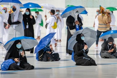 A video and pictures  of Tawaaf taking place at Masjid Al Haram