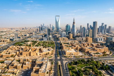 How to Settle in Saudi Arabia: The Ultimate Guide to Visas, Jobs, Business, and Premium Residency